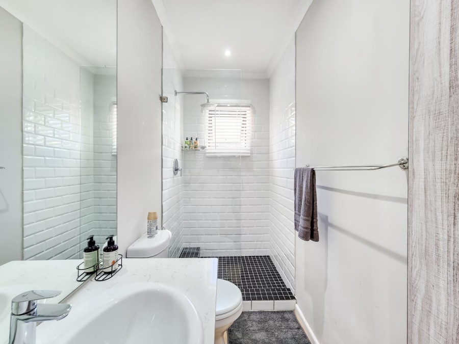 2 Bedroom Property for Sale in Three Anchor Bay Western Cape